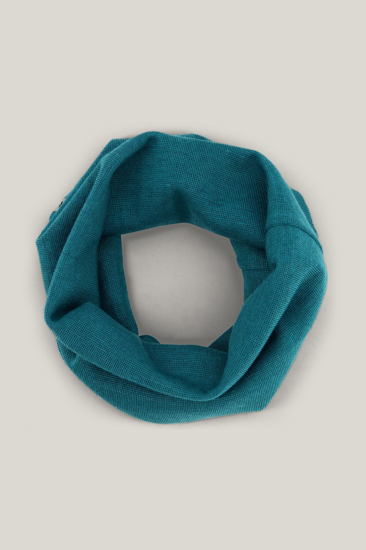 Fineknit Merino Neck warmer by Tidløs green